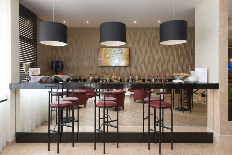Bar - Hôtel Port Lympia